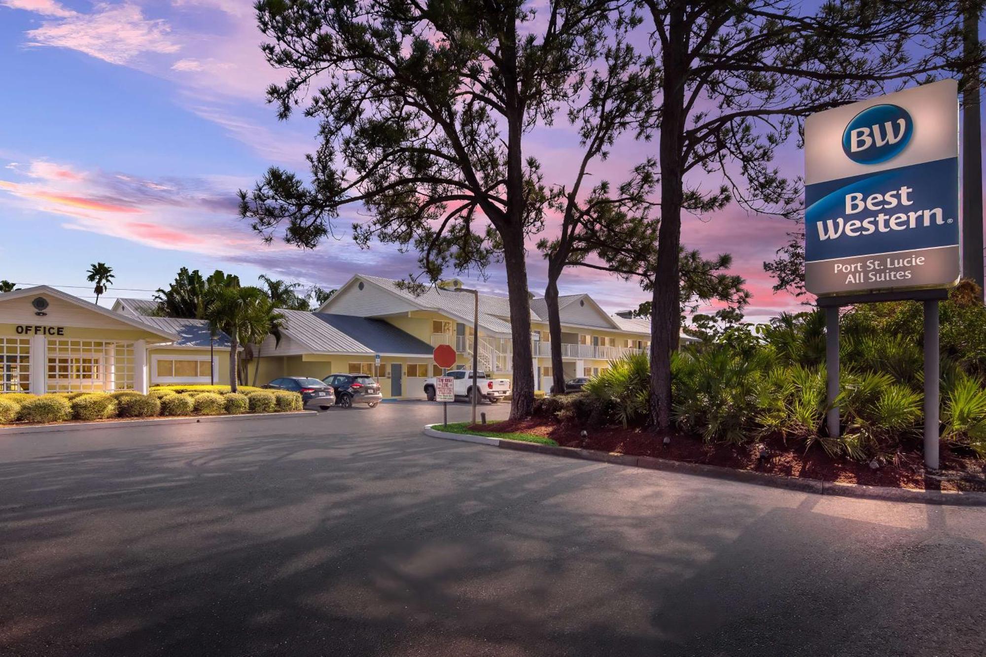 ホテル ベストウェスタン ポート セントルーシー Port St. Lucie エクステリア 写真